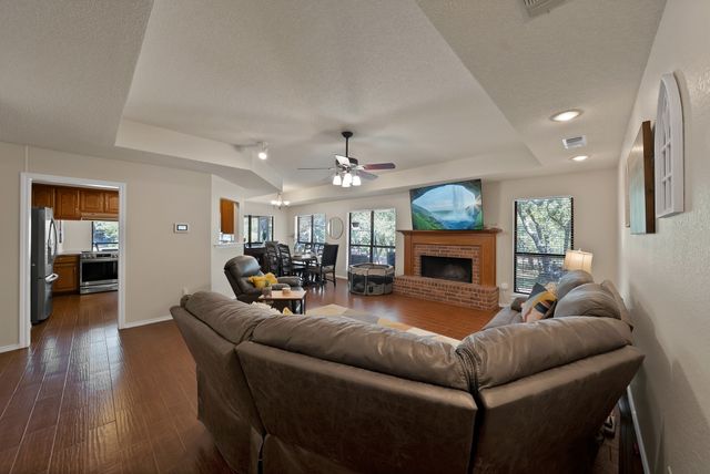 113 Cottonwood Court, Hudson Oaks, TX 76087