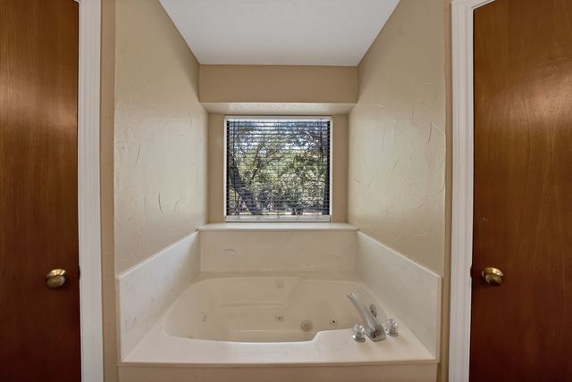 113 Cottonwood Court, Hudson Oaks, TX 76087
