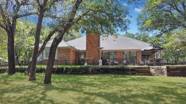 113 Cottonwood Court, Hudson Oaks, TX 76087