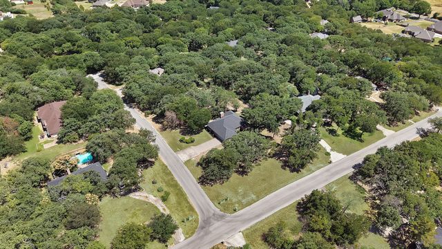 113 Cottonwood Court, Hudson Oaks, TX 76087
