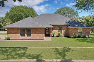 113 Cottonwood Court, Hudson Oaks, TX 76087