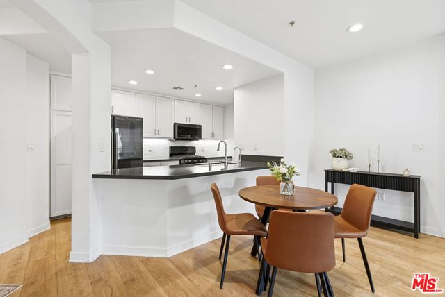 12963 Runway Road 321, Playa Vista, CA 90094