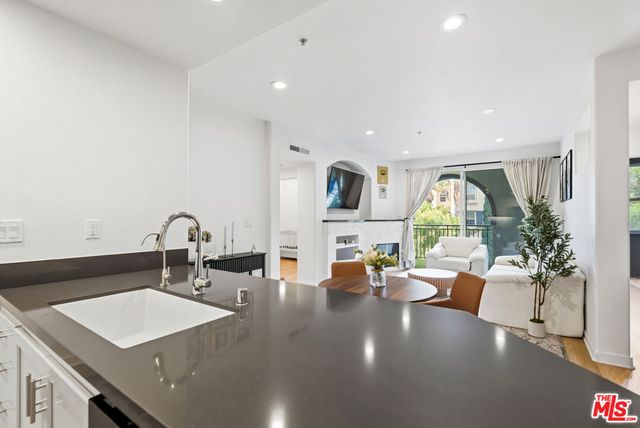 12963 Runway Road 321, Playa Vista, CA 90094