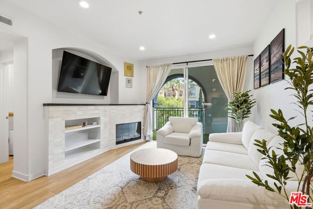 12963 Runway Road 321, Playa Vista, CA 90094