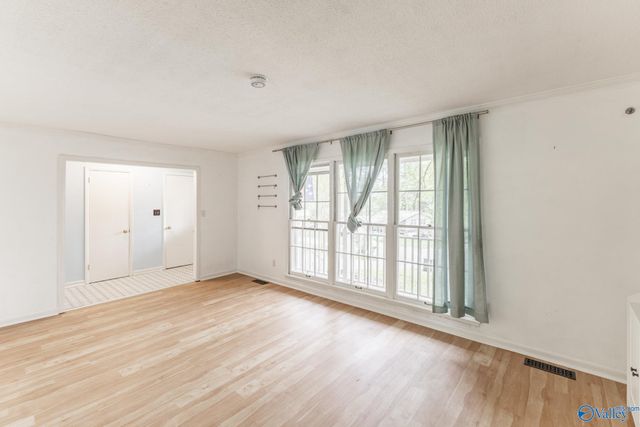 11413 Woodcrest Drive SE, Huntsville, AL 35803