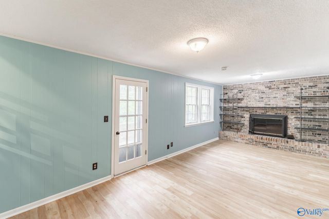 11413 Woodcrest Drive SE, Huntsville, AL 35803