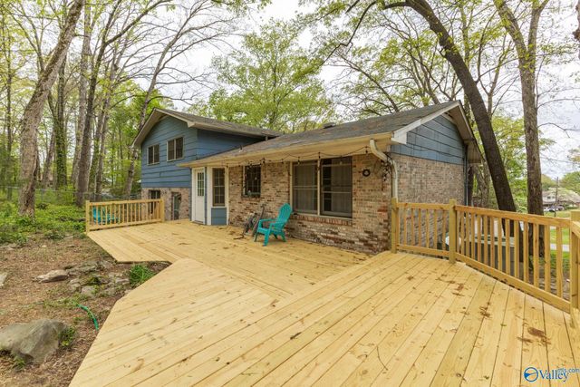 11413 Woodcrest Drive SE, Huntsville, AL 35803