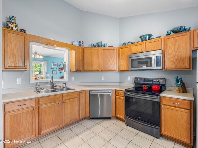 102 Sand Court, Jacksonville, NC 28546