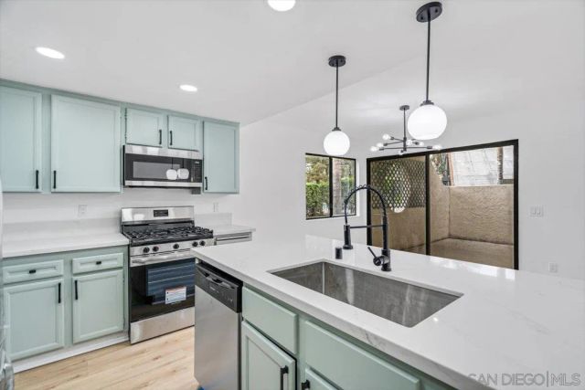 345 N Melrose Dr C, Vista, CA 92083