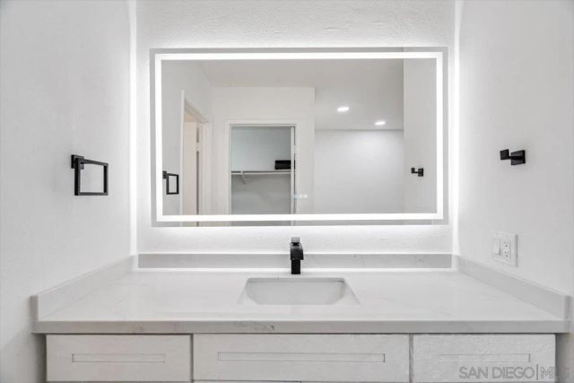 345 N Melrose Dr C, Vista, CA 92083