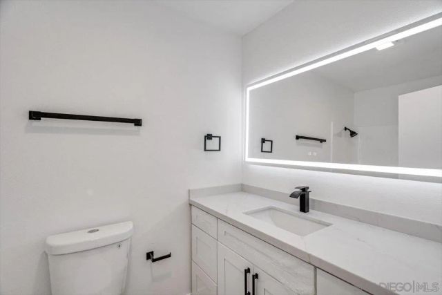 345 N Melrose Dr C, Vista, CA 92083