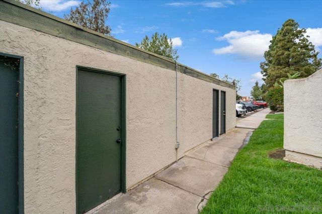 345 N Melrose Dr C, Vista, CA 92083