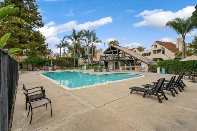 345 N Melrose Dr C, Vista, CA 92083