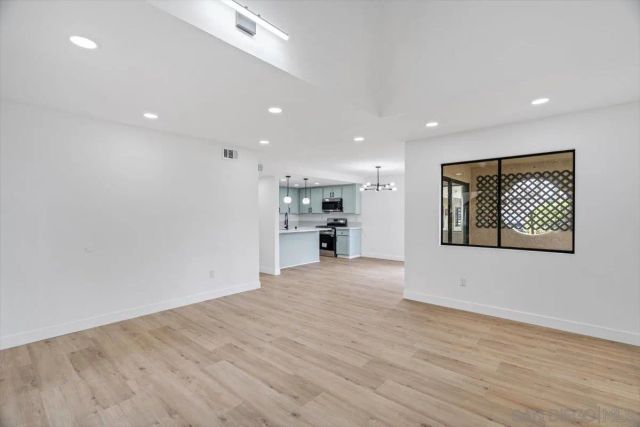 345 N Melrose Dr C, Vista, CA 92083