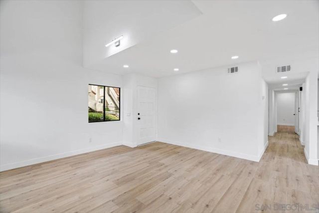 345 N Melrose Dr C, Vista, CA 92083