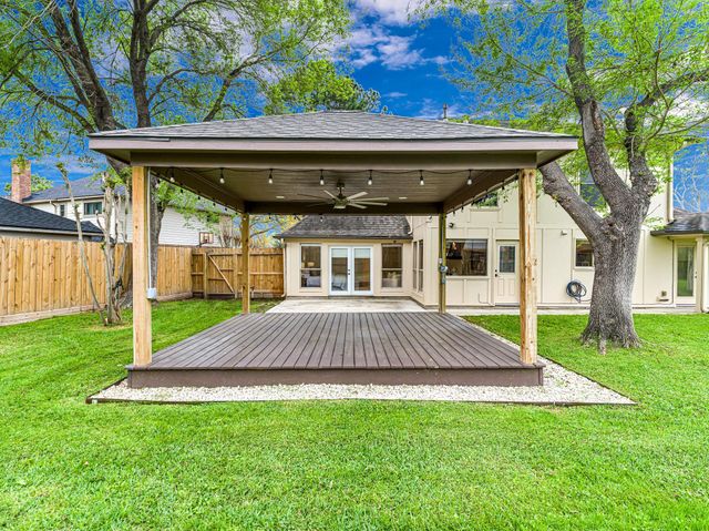 12422 Piping Rock Drive, Houston, TX 77077