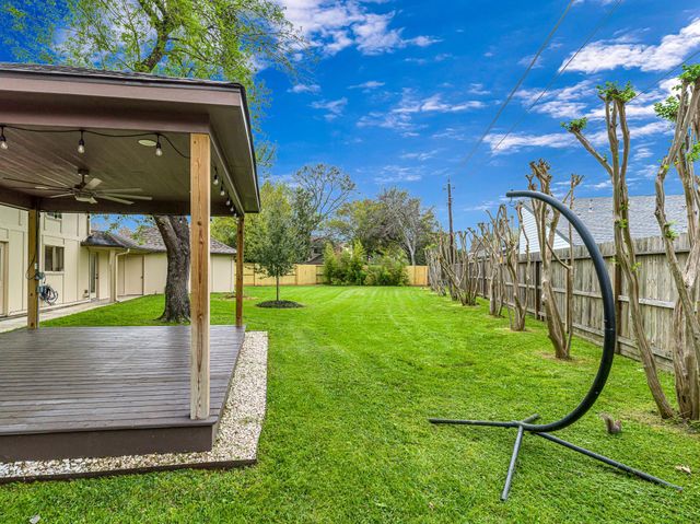 12422 Piping Rock Drive, Houston, TX 77077