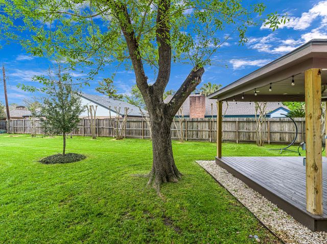 12422 Piping Rock Drive, Houston, TX 77077