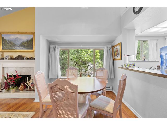 10137 Sw TRAPPER Ter, Beaverton, OR 97008