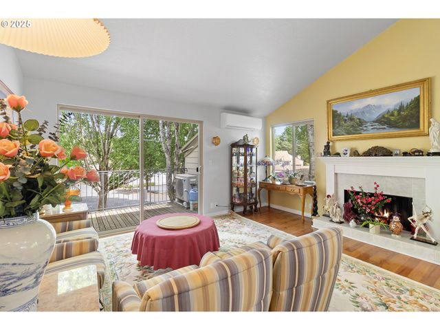 10137 Sw TRAPPER Ter, Beaverton, OR 97008