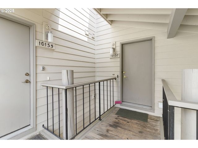 10137 Sw TRAPPER Ter, Beaverton, OR 97008