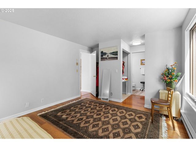 10137 Sw TRAPPER Ter, Beaverton, OR 97008