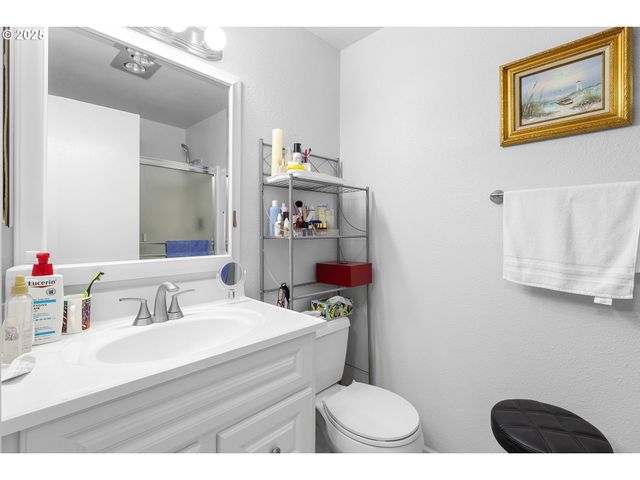 10137 Sw TRAPPER Ter, Beaverton, OR 97008