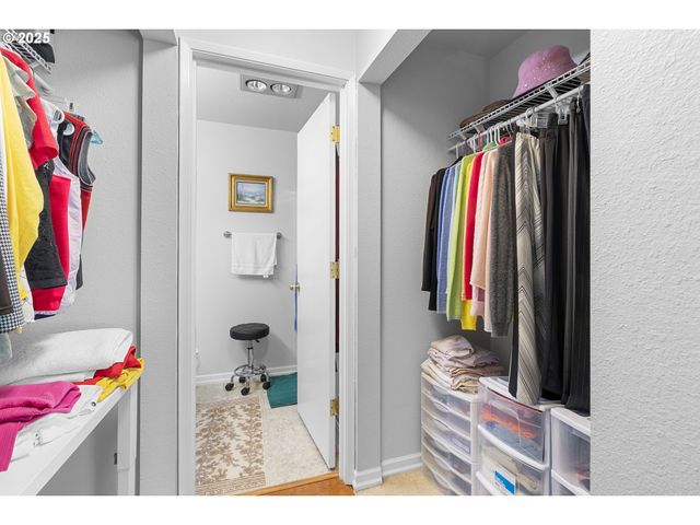 10137 Sw TRAPPER Ter, Beaverton, OR 97008