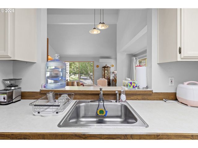 10137 Sw TRAPPER Ter, Beaverton, OR 97008