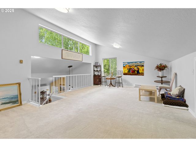 10137 Sw TRAPPER Ter, Beaverton, OR 97008