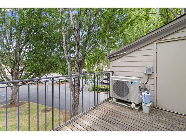 10137 Sw TRAPPER Ter, Beaverton, OR 97008