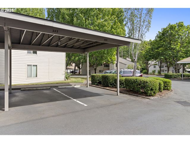 10137 Sw TRAPPER Ter, Beaverton, OR 97008