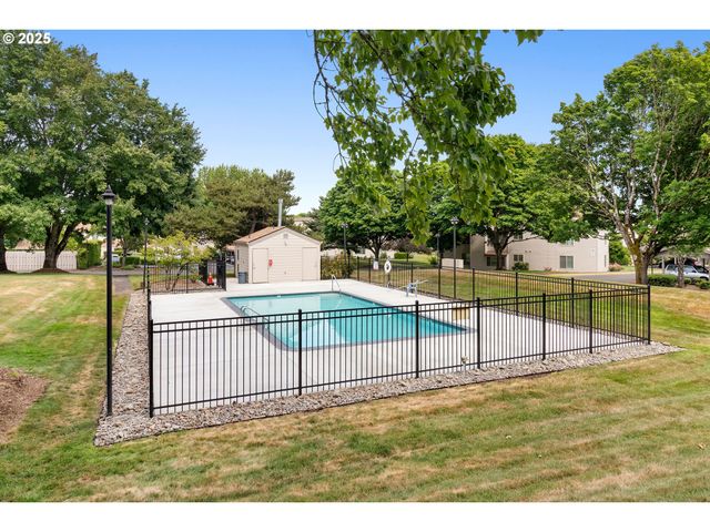 10137 Sw TRAPPER Ter, Beaverton, OR 97008