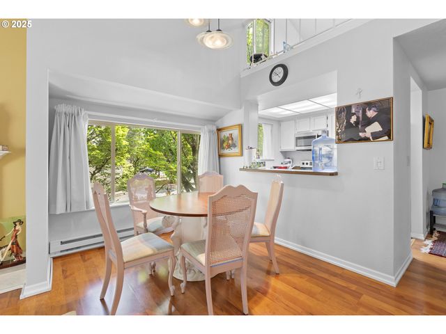 10137 Sw TRAPPER Ter, Beaverton, OR 97008