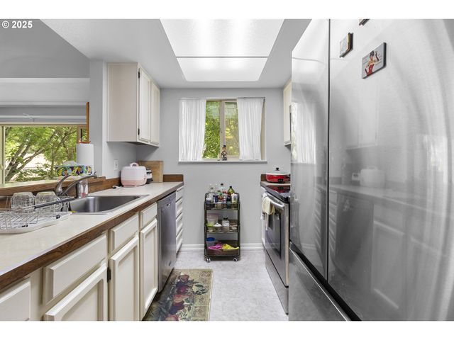 10137 Sw TRAPPER Ter, Beaverton, OR 97008