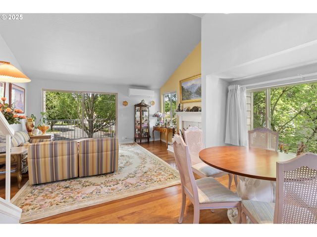 10137 Sw TRAPPER Ter, Beaverton, OR 97008