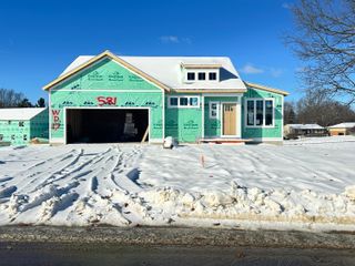 581 Waterford Village Drive Nw, City Of Walker, MI 49534