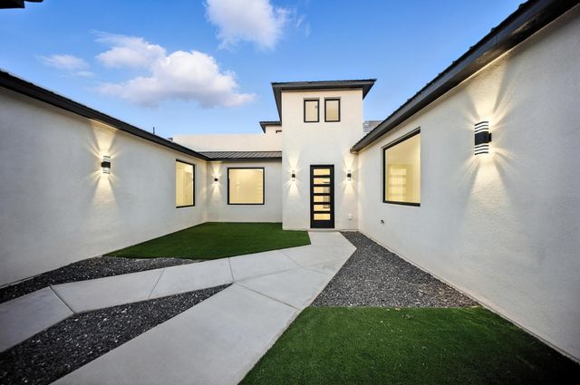 2016 Contreras Road NE, Rio Rancho, NM 87144