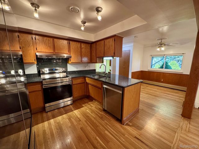 17 Avonwood Boulevard, Rochester Hills, MI 48309
