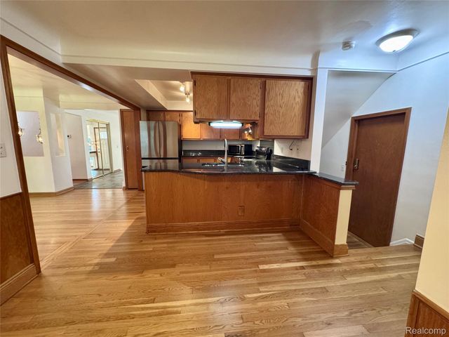 17 Avonwood Boulevard, Rochester Hills, MI 48309