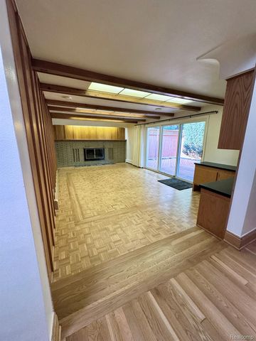17 Avonwood Boulevard, Rochester Hills, MI 48309