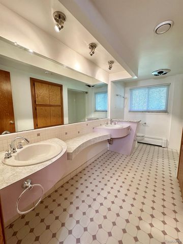 17 Avonwood Boulevard, Rochester Hills, MI 48309