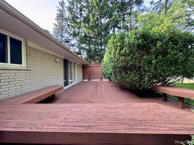 17 Avonwood Boulevard, Rochester Hills, MI 48309