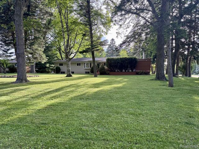 17 Avonwood Boulevard, Rochester Hills, MI 48309