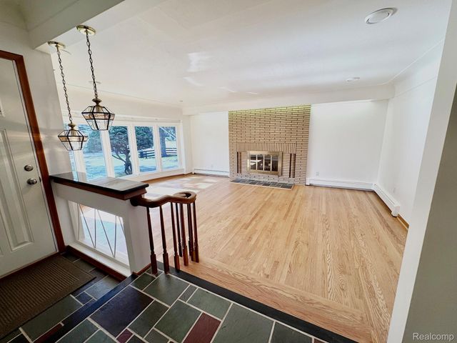 17 Avonwood Boulevard, Rochester Hills, MI 48309