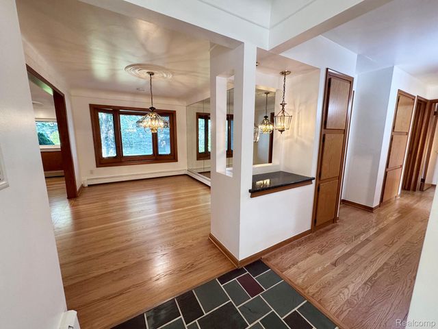 17 Avonwood Boulevard, Rochester Hills, MI 48309