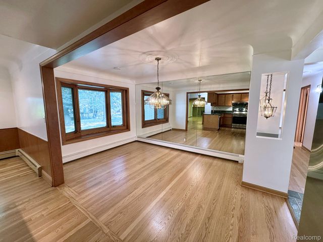 17 Avonwood Boulevard, Rochester Hills, MI 48309