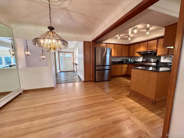 17 Avonwood Boulevard, Rochester Hills, MI 48309
