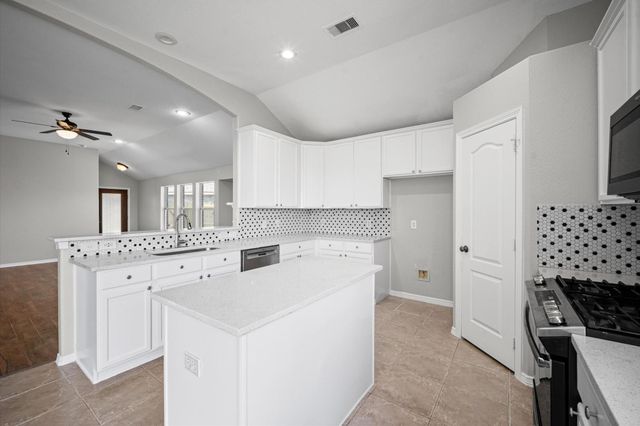 444 De Coster Boulevard, Alvin, TX 77511