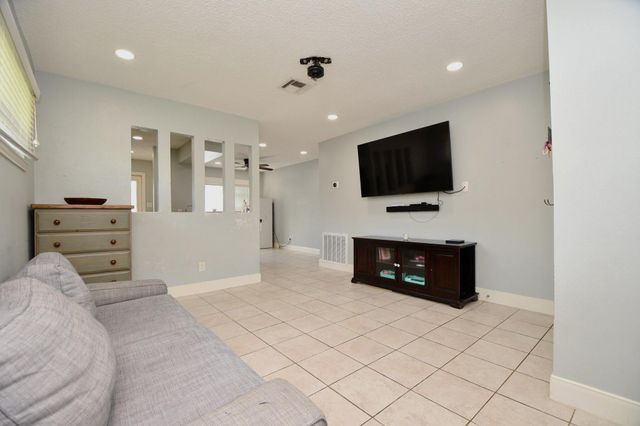 9458 Neuens Road 9458, Houston, TX 77080